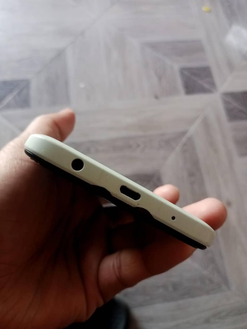 Redmi A2 plus 8