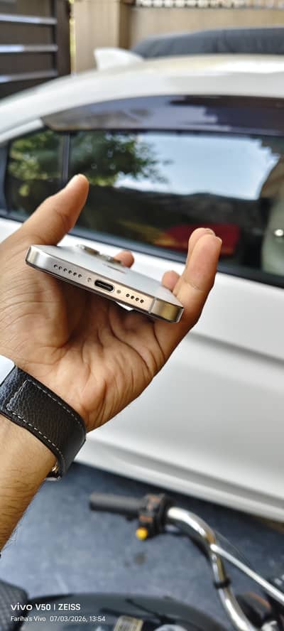 iPhone 15 pro max FU sim time