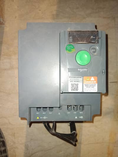 Schneider 4KW / 2 KW VFD and Breakers