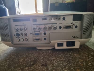 NCE projector NP1000