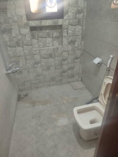 dha phae 2 550 yeards 5 bad dd good canditin near from korangi road