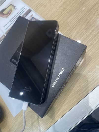 Zfold5 12/512 GB