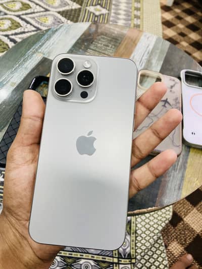 IPhone 15 pro max - 256 gb - Factory Unlock