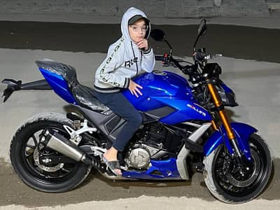 Ducati Street Fighter Replica 2025 urgent for sale/Only 700km used