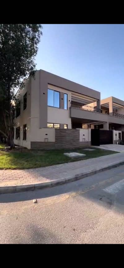 Precinct 1 corner enter garden villa east open A+ construction