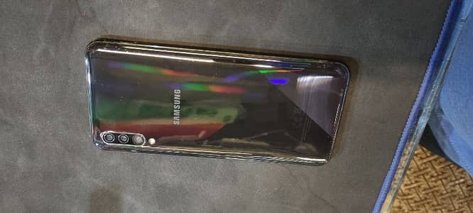 Samsung A30s 4gb ram 128gb room