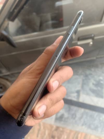 iPhone SE 2020 only in Rs. 17,000/-