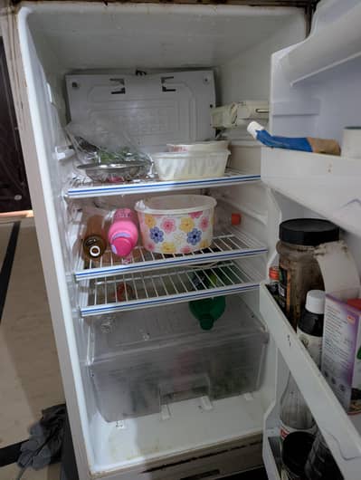 Dawalance medium size fridge full OK