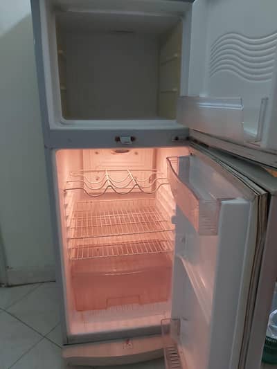 waves REFRIGERATOR excellent condition