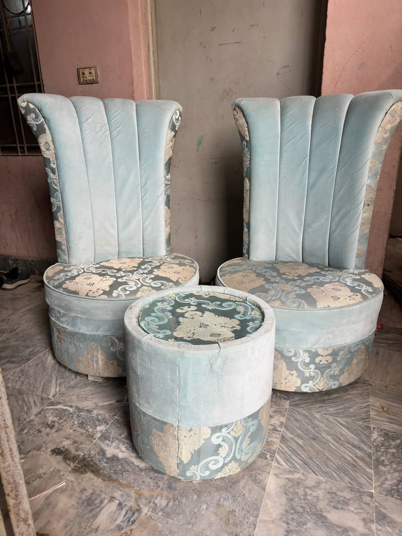 Sofas Set With Table 0