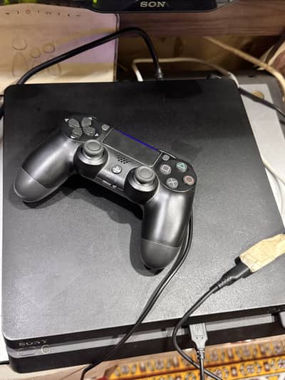 PS4 slim 1 tb Space. 11.0 auto jailbreak device 1 controller