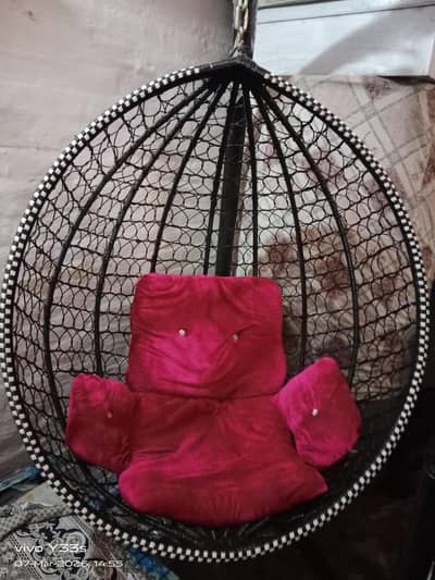 circle shape jhula color black and white