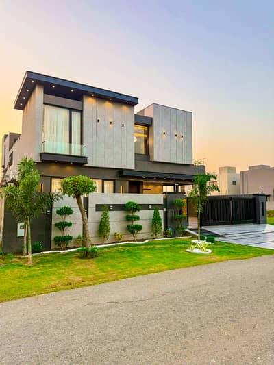 1 KANAL SUPERB FURNISHED EYE CATCHING SUPERB LUXURY BUNGALOW FOR SALE