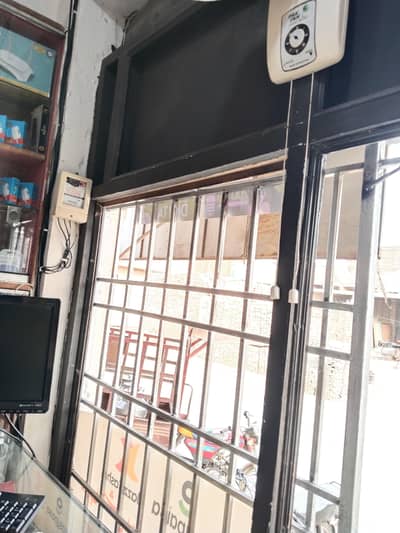 shop door kachi lakri ka