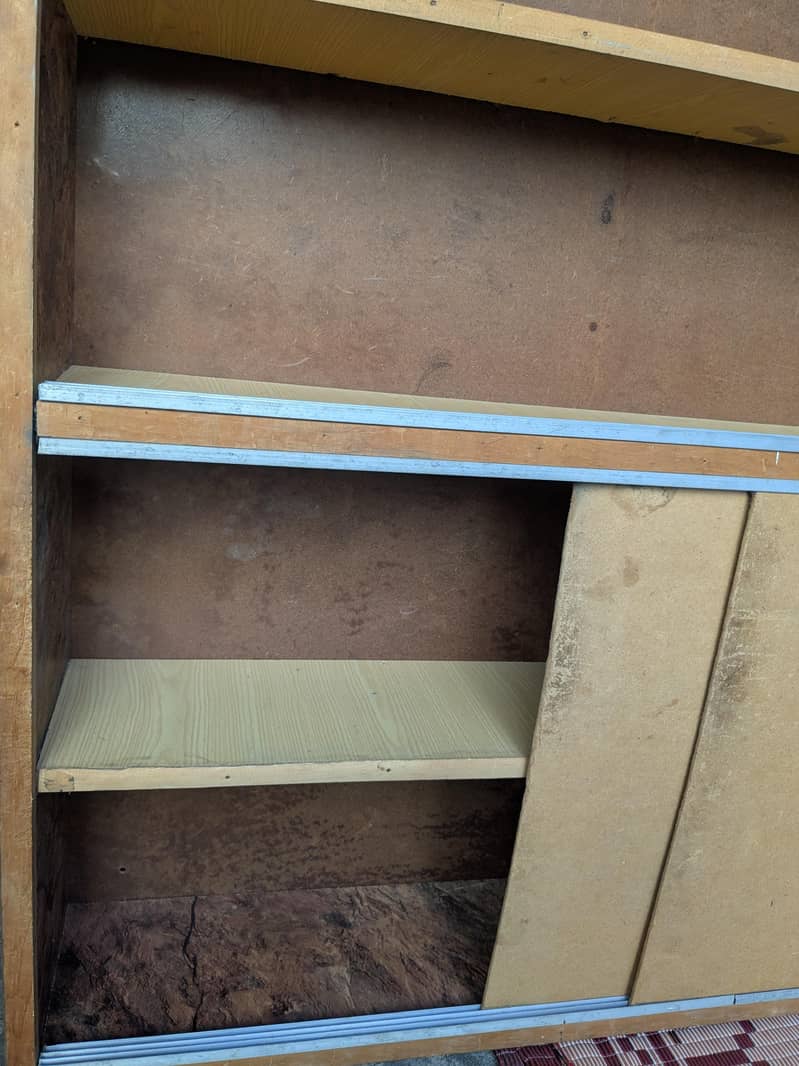 لکڑی کی مضبوط الماری / بک شیلف - سلائیڈنگ ڈورز کے ساتھ (بہترین حالت) 1