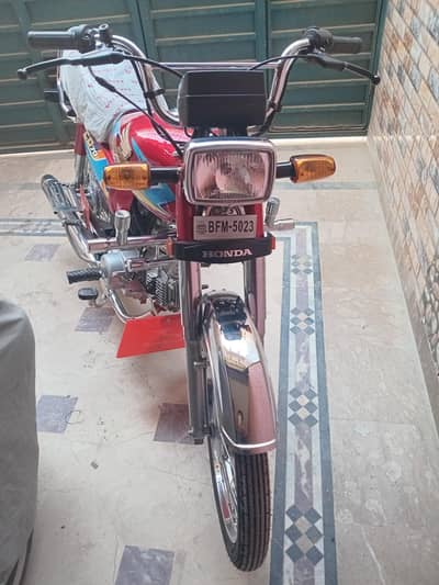 Cd 70 full New condition hai My WhatsApp Number 03379223045