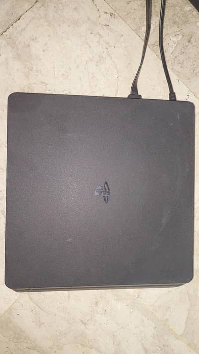 ps4 slim with original box and 2 original controllers