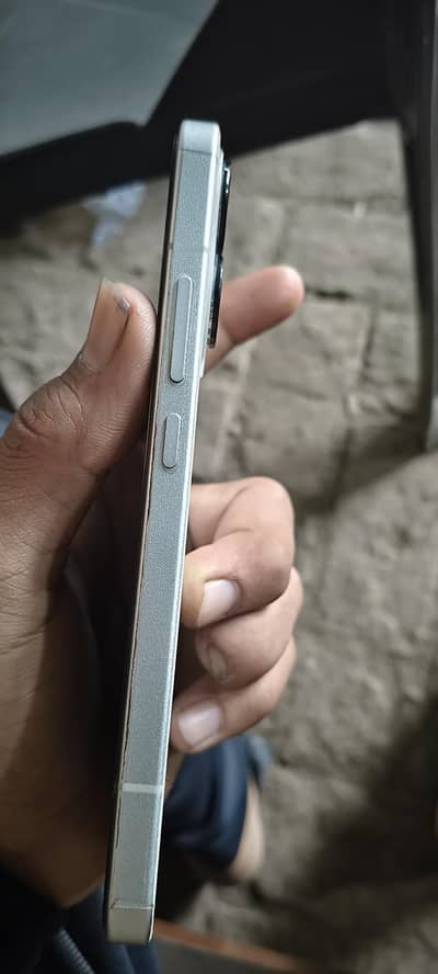 oppo Reno 15.5g. 5125gb just 17 days use full box urgent sale
