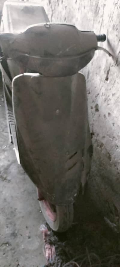 scooter bike Betry and petrol kick start