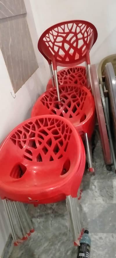 chair and table for sale