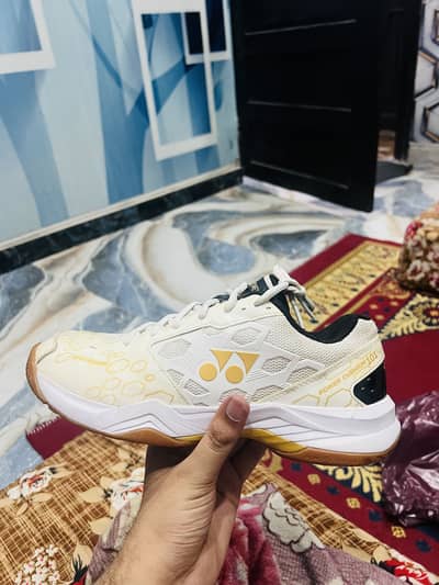 Men,s light weight shoes for bedminton