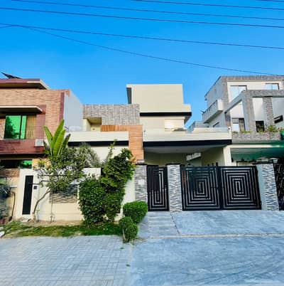 10 Marla Used House Available For Sale ( Gas Install)