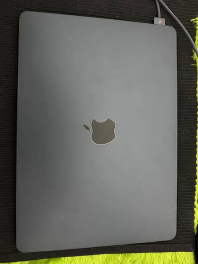 MackBook Air M4 2025 16 GB 256 GB Brand New Condition