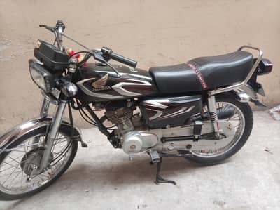 Honda 125 2022 Model Lush Condition For Sale in Sialkot