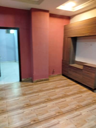 One bedroom unfurnished flat available for rent in E11 4