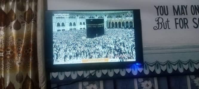 Led nobel tv like new with box