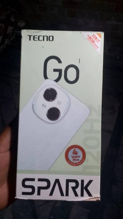 Tecno Spark go 1 Rem 4+4 memory 128 good condition box charger Sath ha