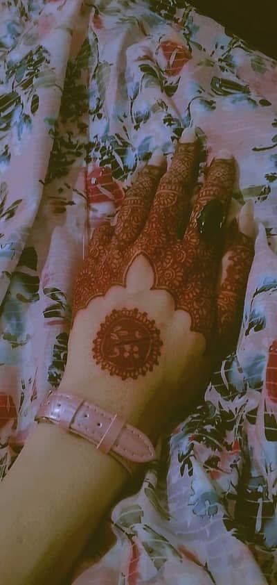 mehndi lgany ky liye larkiyn ki zarorat ha
