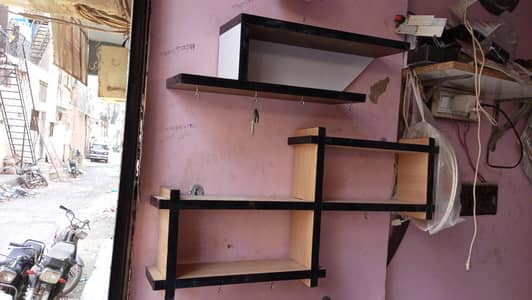 assallam o alaikum I am ZUBAIR ART carpenter 