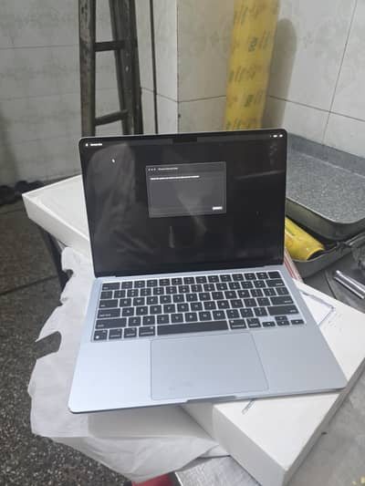Macbook Air 13 inch M4 16/256, late 2025