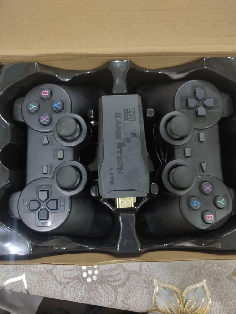 2.4G WIRELESS CONTROLLER  GAMEPAD 2