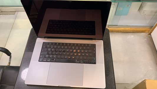 MACBOOK PRO M2 13 INCH WITH BOX 10/10 CONDITION