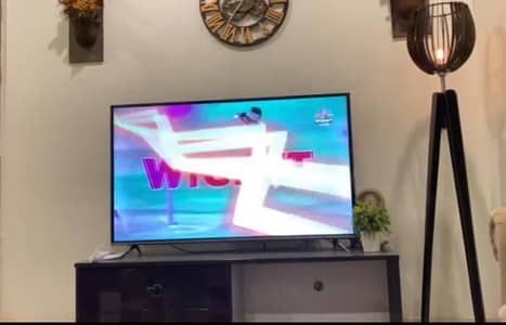 screen available for urgent sale