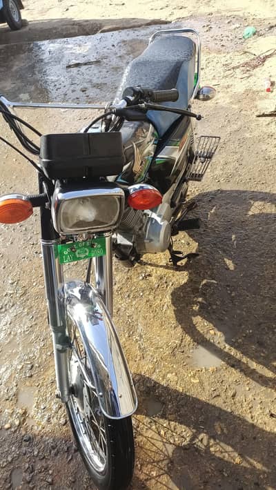 Honda 125;larkana number hai
