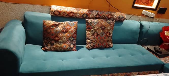 L shaped luxury 5 seater sofa. . .