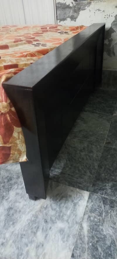 I want to sell my bed.