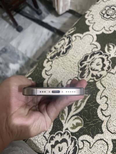 Iphone 16 pro Desert titanium jv