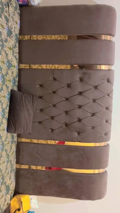bed with mattress sides dressing tabel