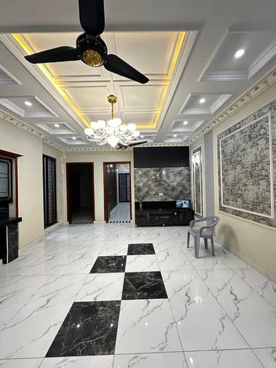 6 MARLA LOWER PORTION RENT FOR GIRVI IN MILITARY ACCOUNTS SOCIETY COLLEGE ROAD LAHORE