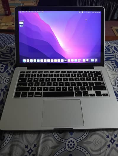 MacBook Pro 2015  8Gb Ram 256gb SSD.