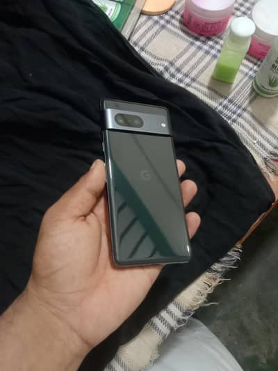 I am selling my pixel 7 very good device just single issue and shaded