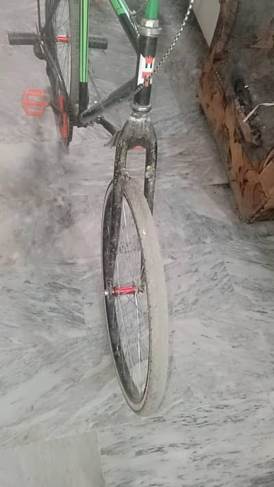 One wheeling cycle candy brake silver ka lever hai