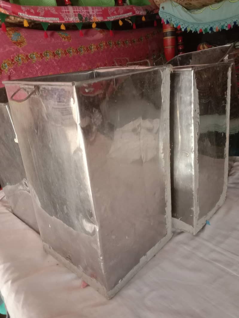 8 عدد دودھ اور ائس کریم کے لیے ڈبے فریش کنڈیشن میں ہے 0