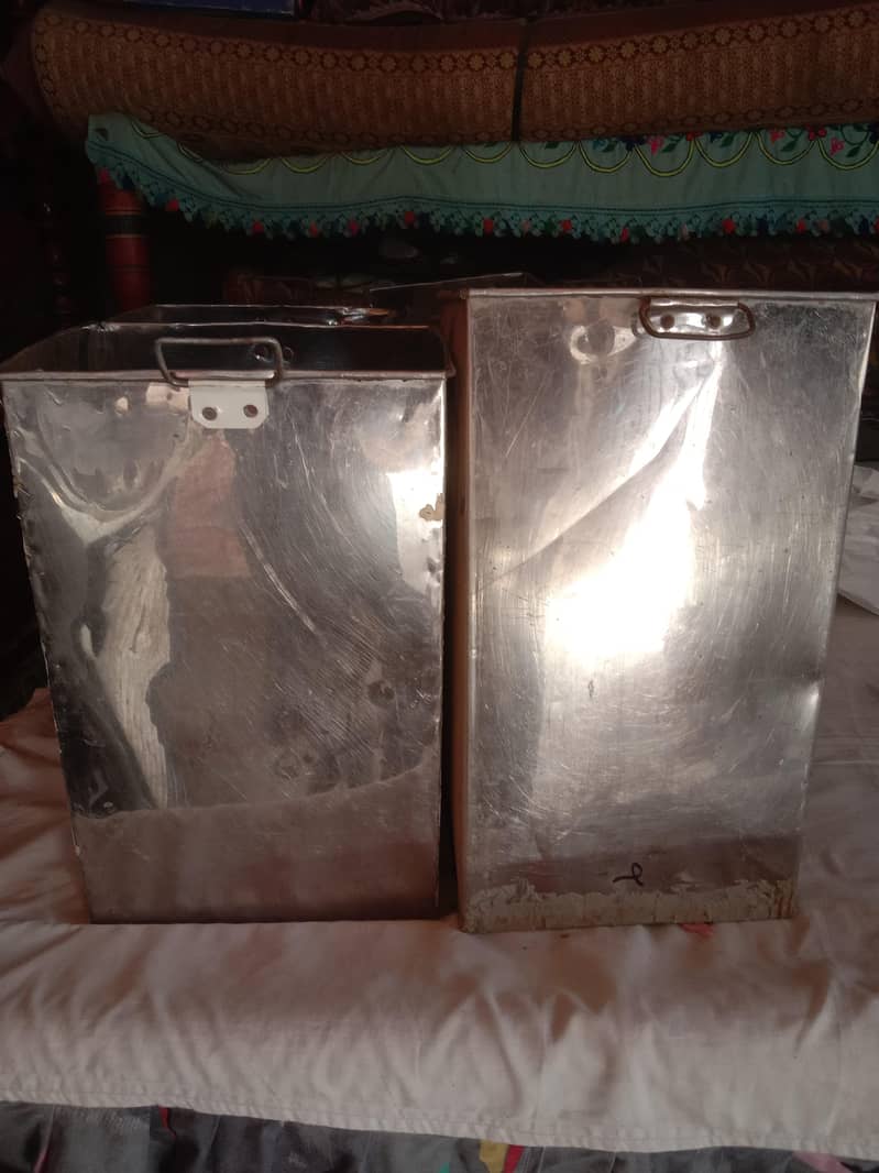 8 عدد دودھ اور ائس کریم کے لیے ڈبے فریش کنڈیشن میں ہے 1