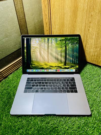 Apple MacBook Pro  2019(15.4") i7 16/512+4GB