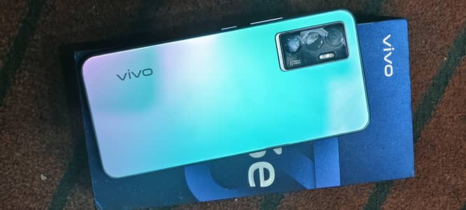 vivo v23e   8 128.  with box